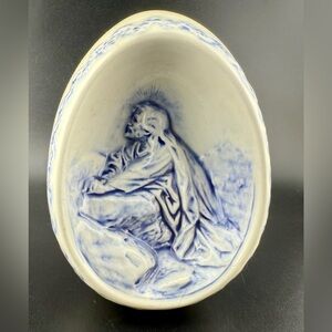 Glazed Porcelain Egg w/the Agony in the Garden image & the cross on the back. 4”